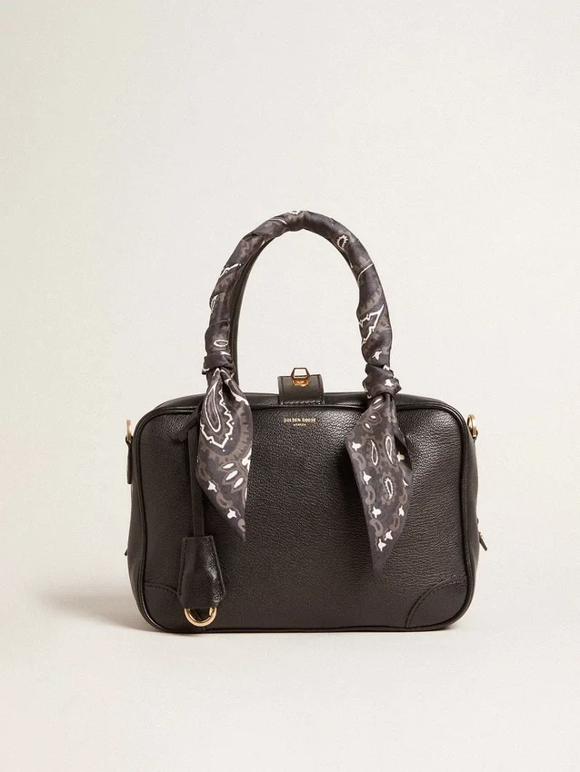 Vita Bag in black sheepskin leather with gold details