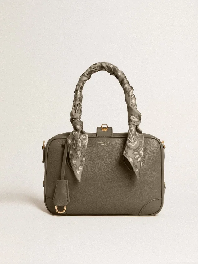 Vita Bag in sage-green leather with gold details