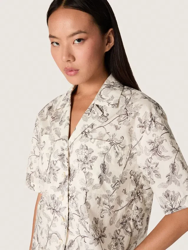 Women's boxy cotton shirt with black and white floral print