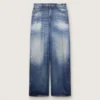 Women's boyfriend jeans in blue denim with archive print