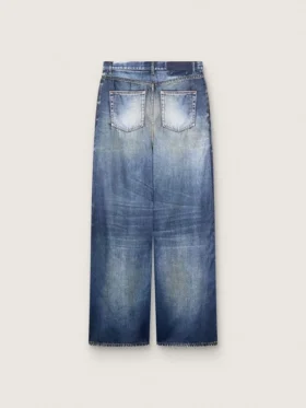 Women’s boyfriend jeans in blue denim with archive print