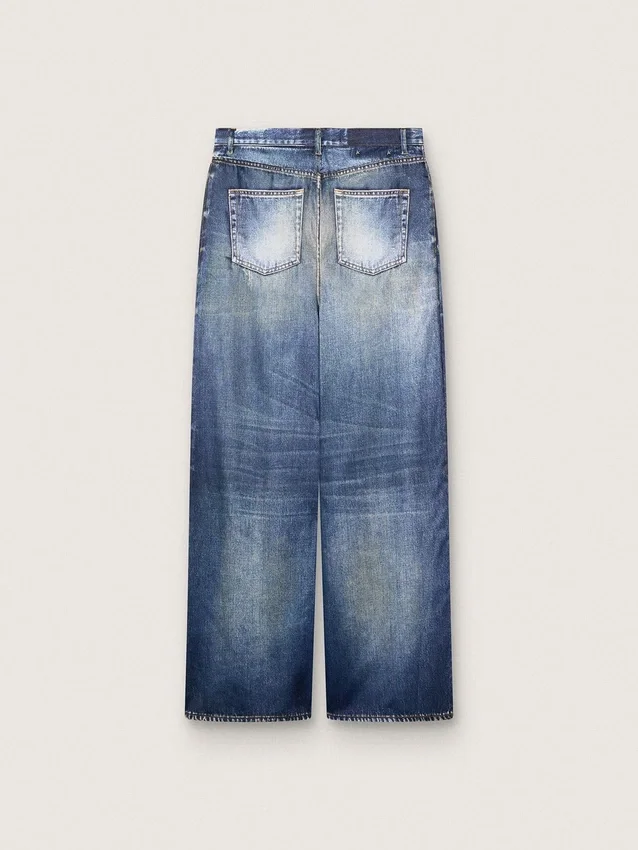 Women's boyfriend jeans in blue denim with archive print