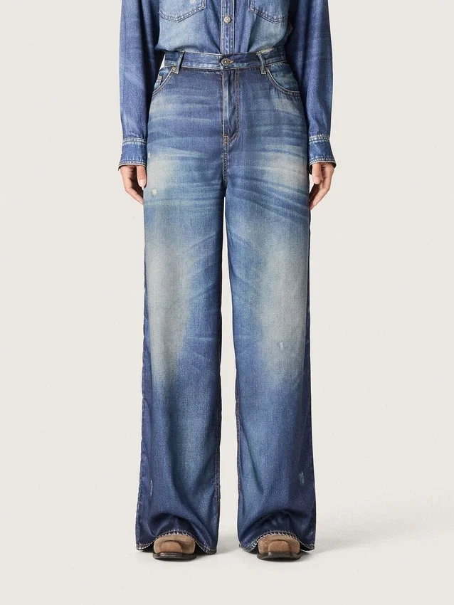 Women's boyfriend jeans in blue denim with archive print