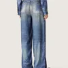Women's boyfriend jeans in blue denim with archive print