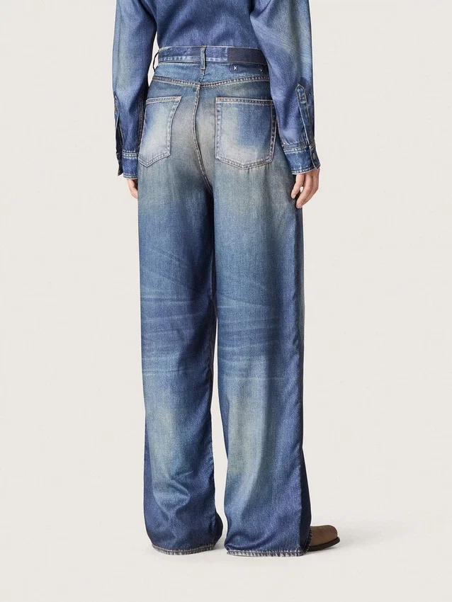 Women's boyfriend jeans in blue denim with archive print