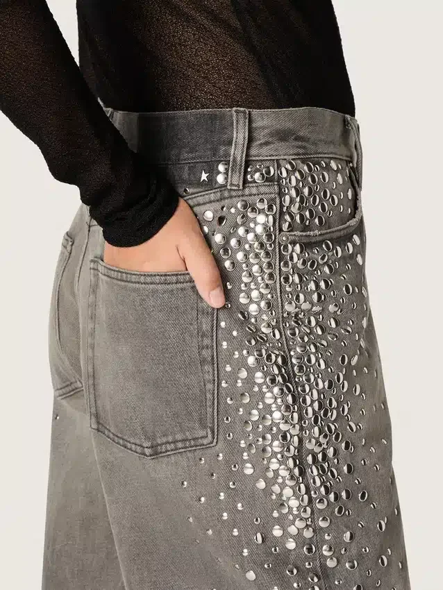 Women's boyfriend jeans in gray denim with silver gradient-effect studs