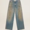 Women's boyfriend jeans with a lived-in effect sand wash and studs