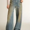 Women's boyfriend jeans with a lived-in effect sand wash and studs