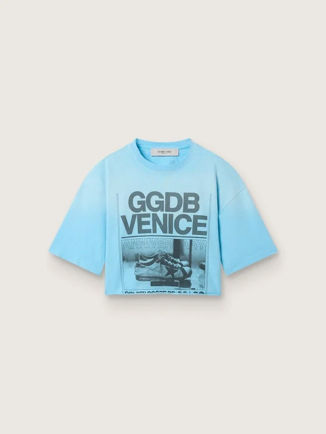 Women’s cropped T-shirt in light blue cotton jersey with graphic print