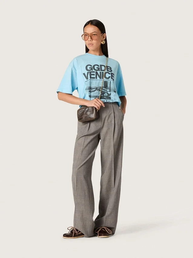 Women’s cropped T-shirt in light blue cotton jersey with graphic print