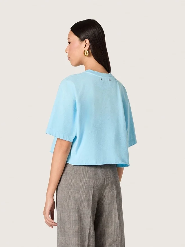 Women’s cropped T-shirt in light blue cotton jersey with graphic print