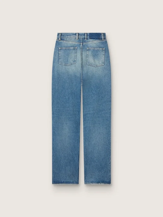 Women's jeans with medium wash