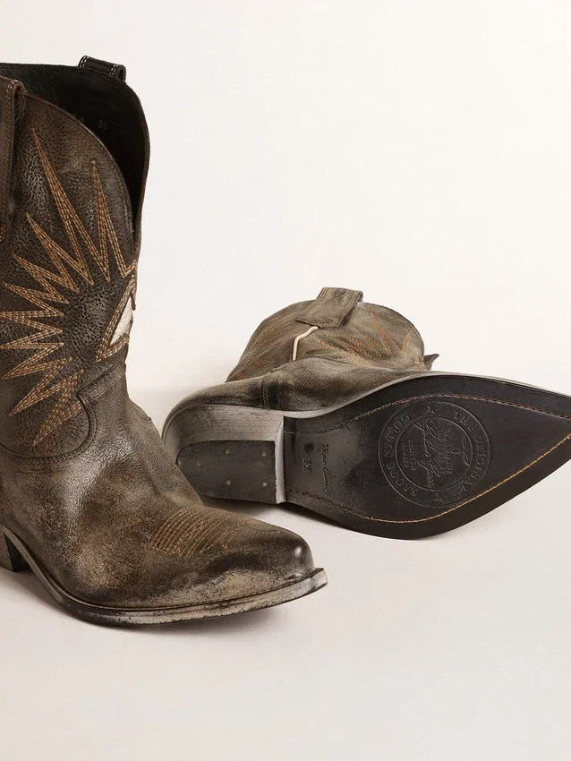 Women’s low Wish Star boots in black leather with silver star
