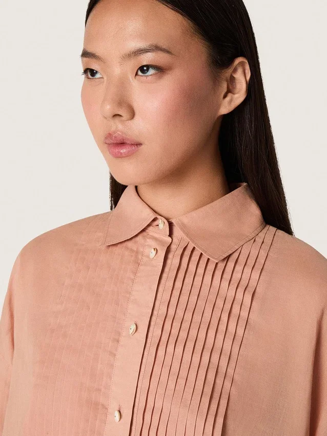 Women’s oversized shirt in coral cotton voile with pleated detail