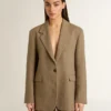 Women's single-breasted blazer in sand-colored herringbone