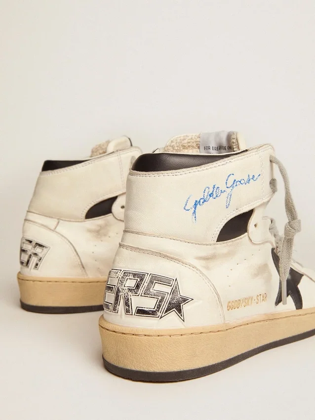 Sky-Star in white leather with black leather star