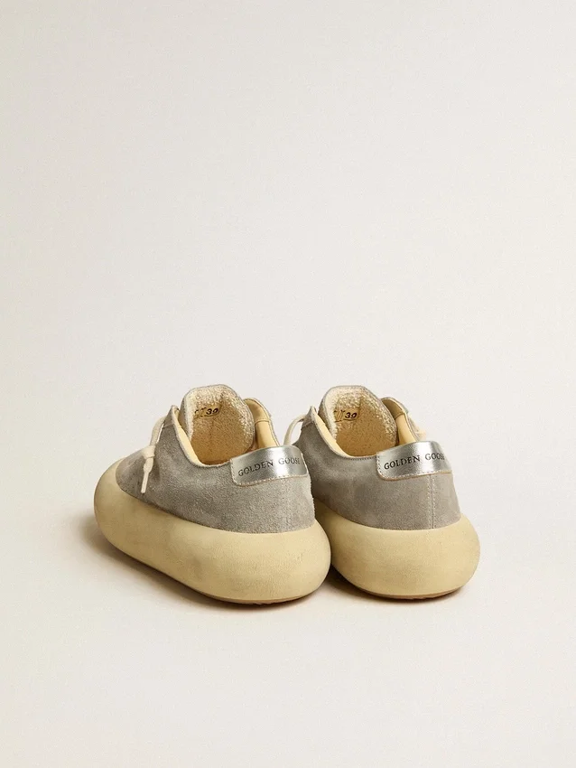 Women's Space-Star shoes in ice-gray suede with perforated star