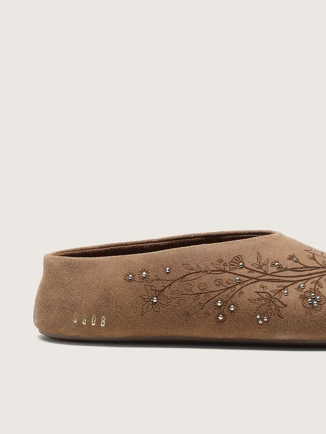 Women’s Tierra in tobacco suede with floral motif and studs