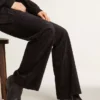 Young ankle boots in black leather with sand-colored embroidery