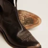 Young ankle boots in black leather with sand-colored embroidery