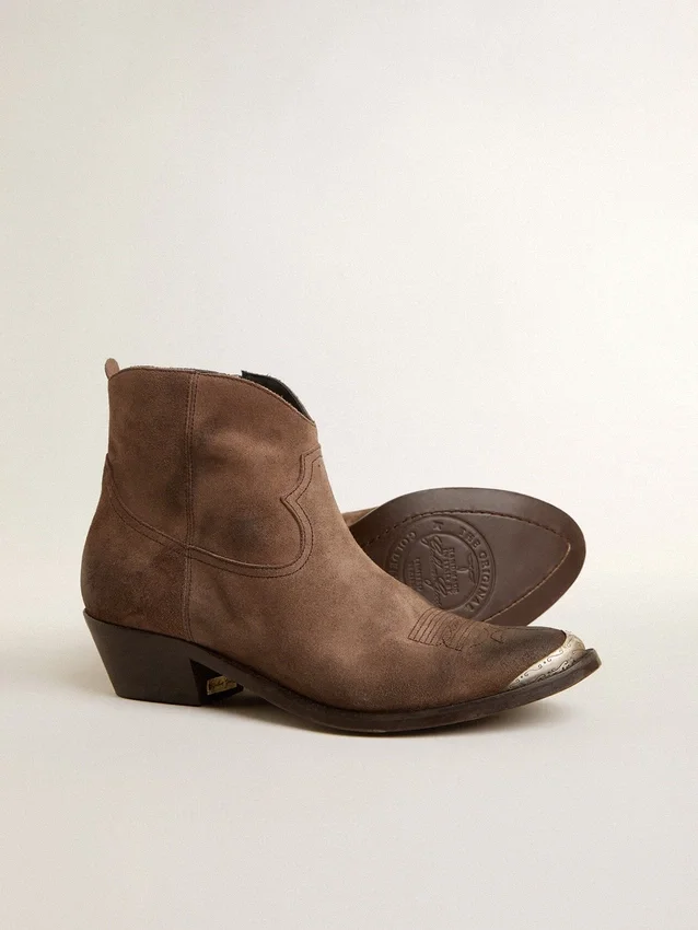 Young ankle boots in dark brown suede