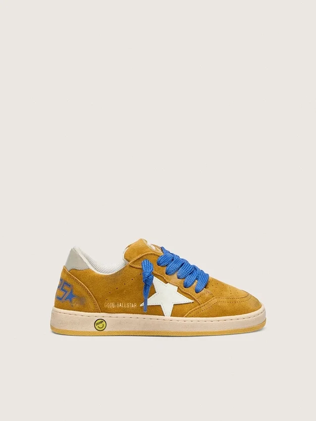 Young Ball Star in ocher suede with glossy white leather star and heel tab