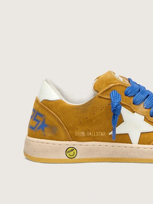 Young Ball Star in ocher suede with glossy white leather star and heel tab