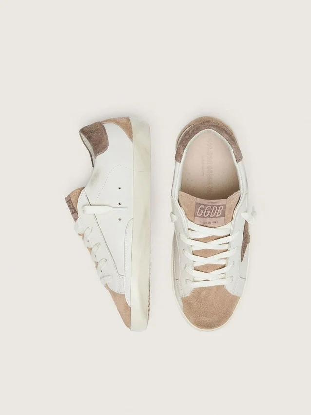 Junior Super-Star in white leather with dark gray suede star and beige suede inserts