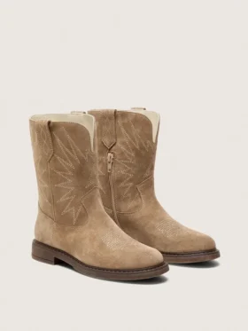 Young Wish boots in dove-gray suede with star embroidery