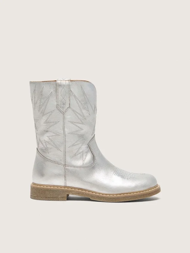 Young Wish boots in silver metallic leather with star embroidery