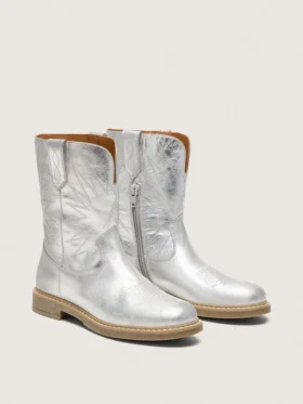 Young Wish boots in silver metallic leather with star embroidery