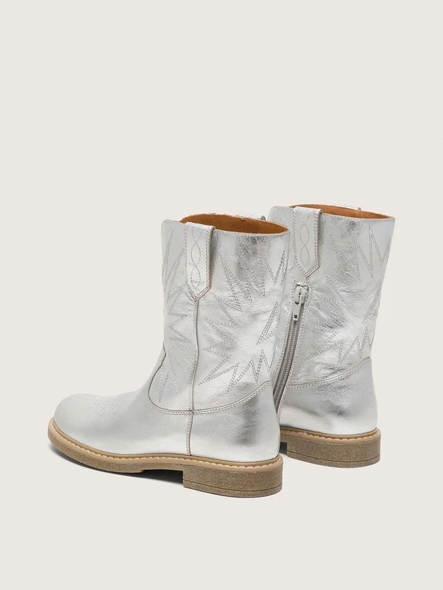 Young Wish boots in silver metallic leather with star embroidery
